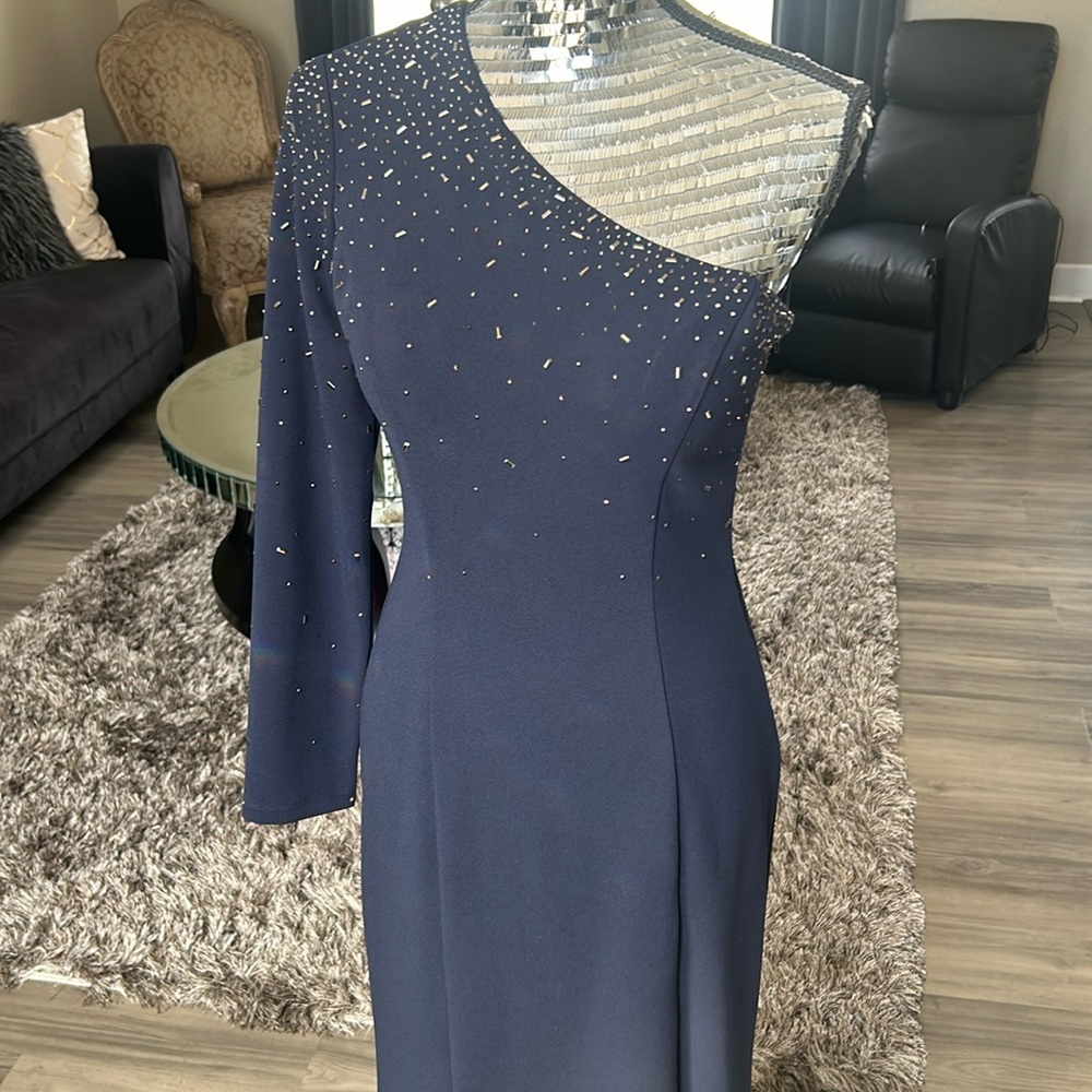 Vince Camuto night gown dress that has a statement of simple and elegance.